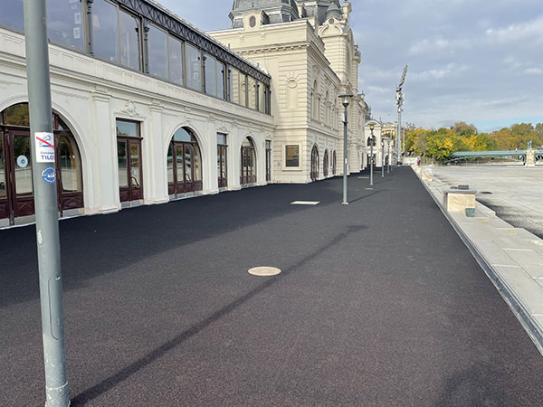 Városligeti műjégpálya terasz felújítás