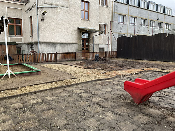 Svetits udvar felújítás